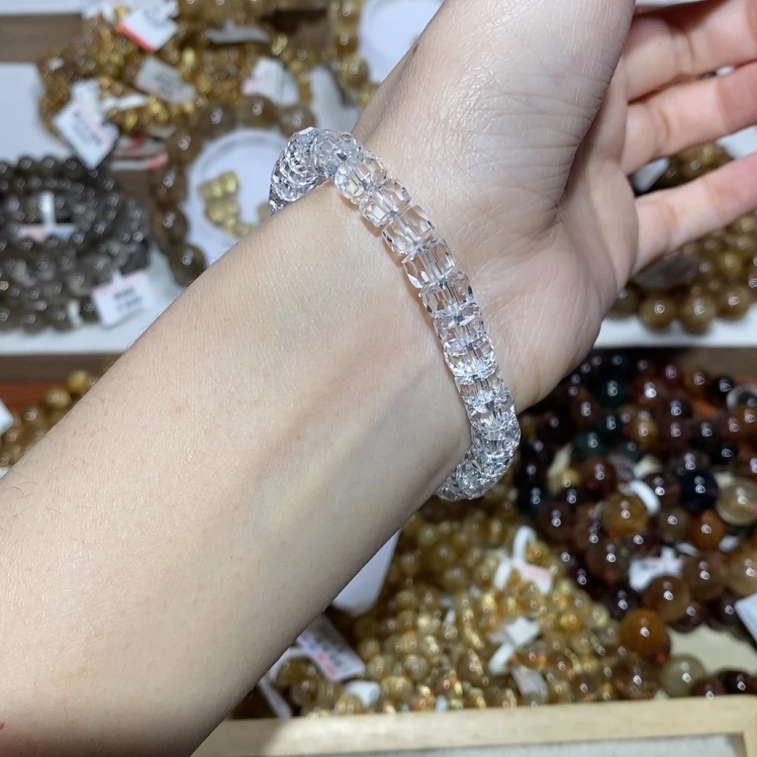 水晶手串未镶嵌7.5咪左右