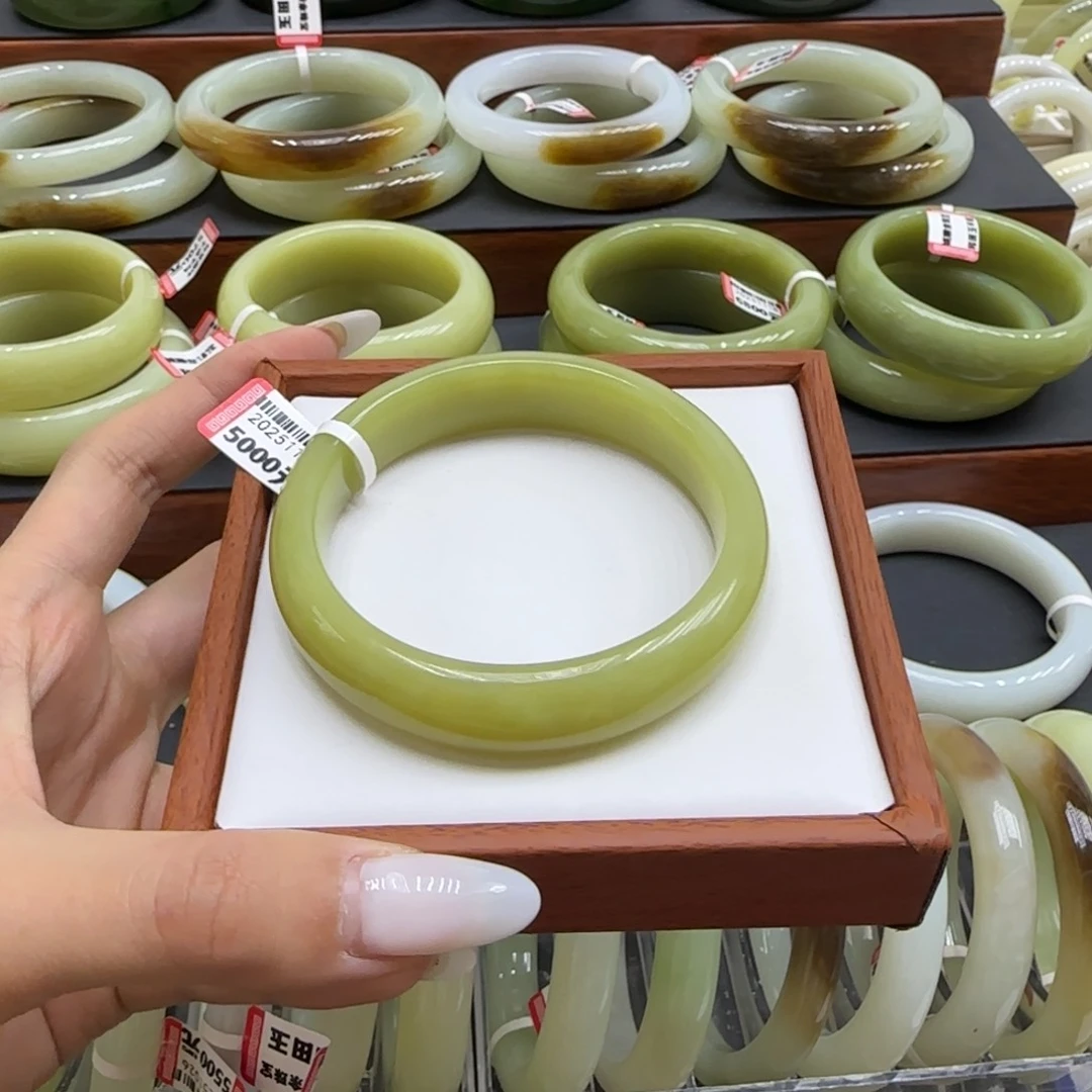 未镶嵌手镯和田玉