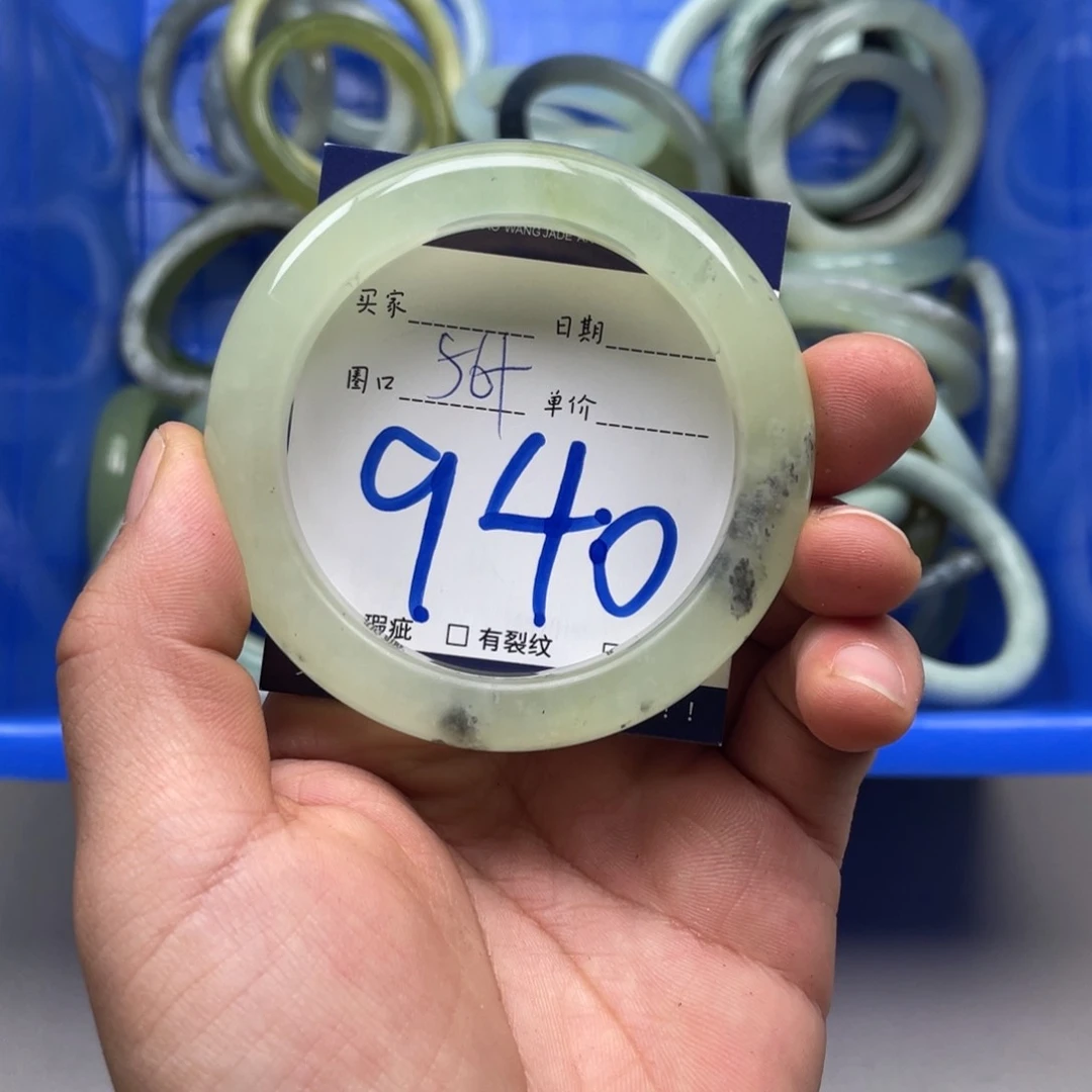 岫玉手镯手镯未镶嵌