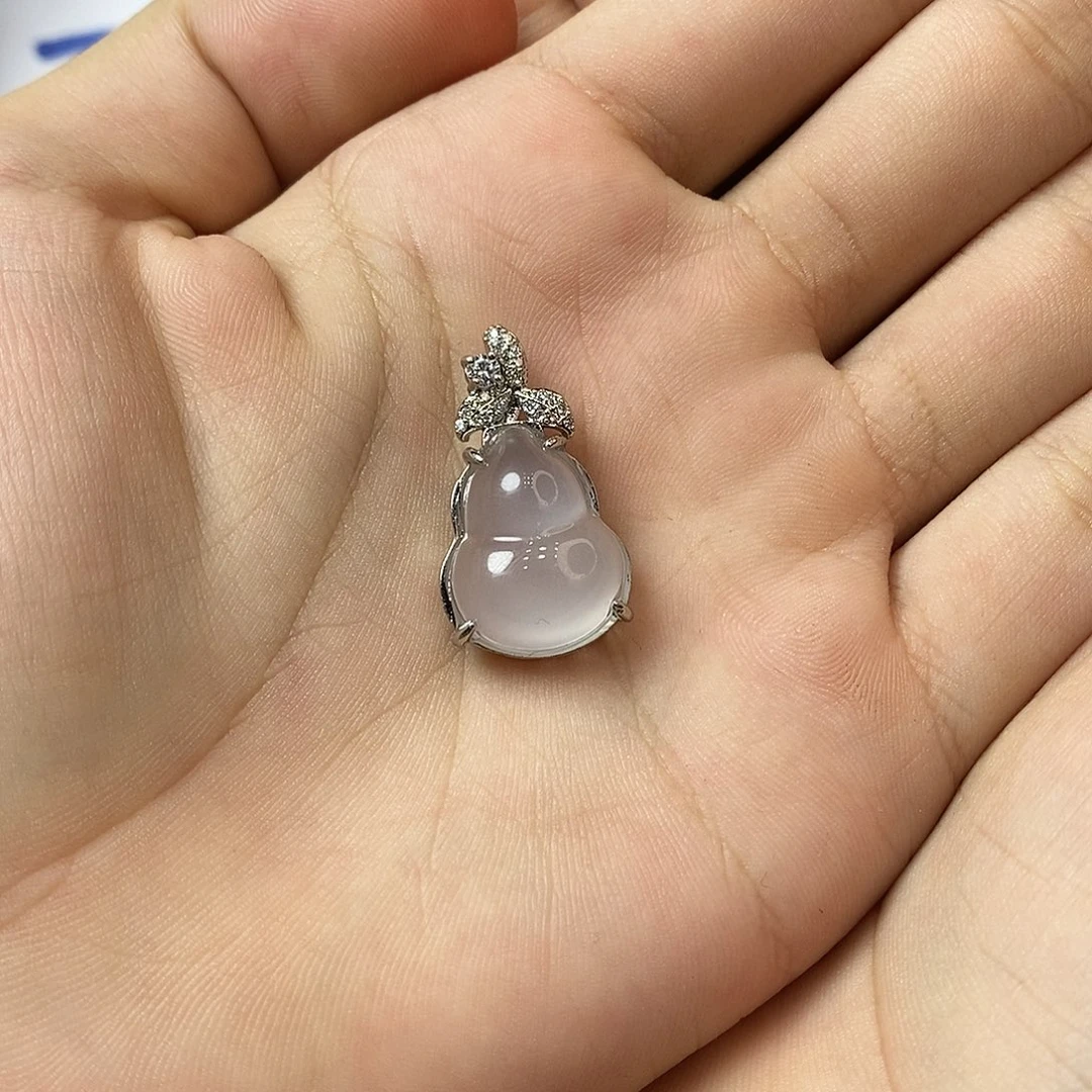 颈饰未镶嵌石英质玉