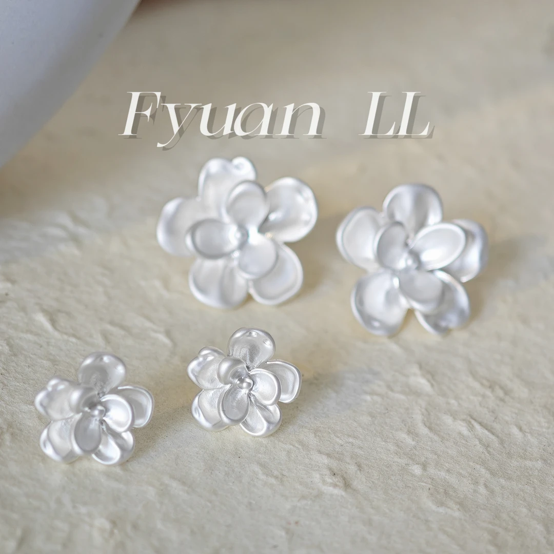 铜合金耳饰 素银色法式不规则花朵耳针清冷感简约复古花朵耳环女