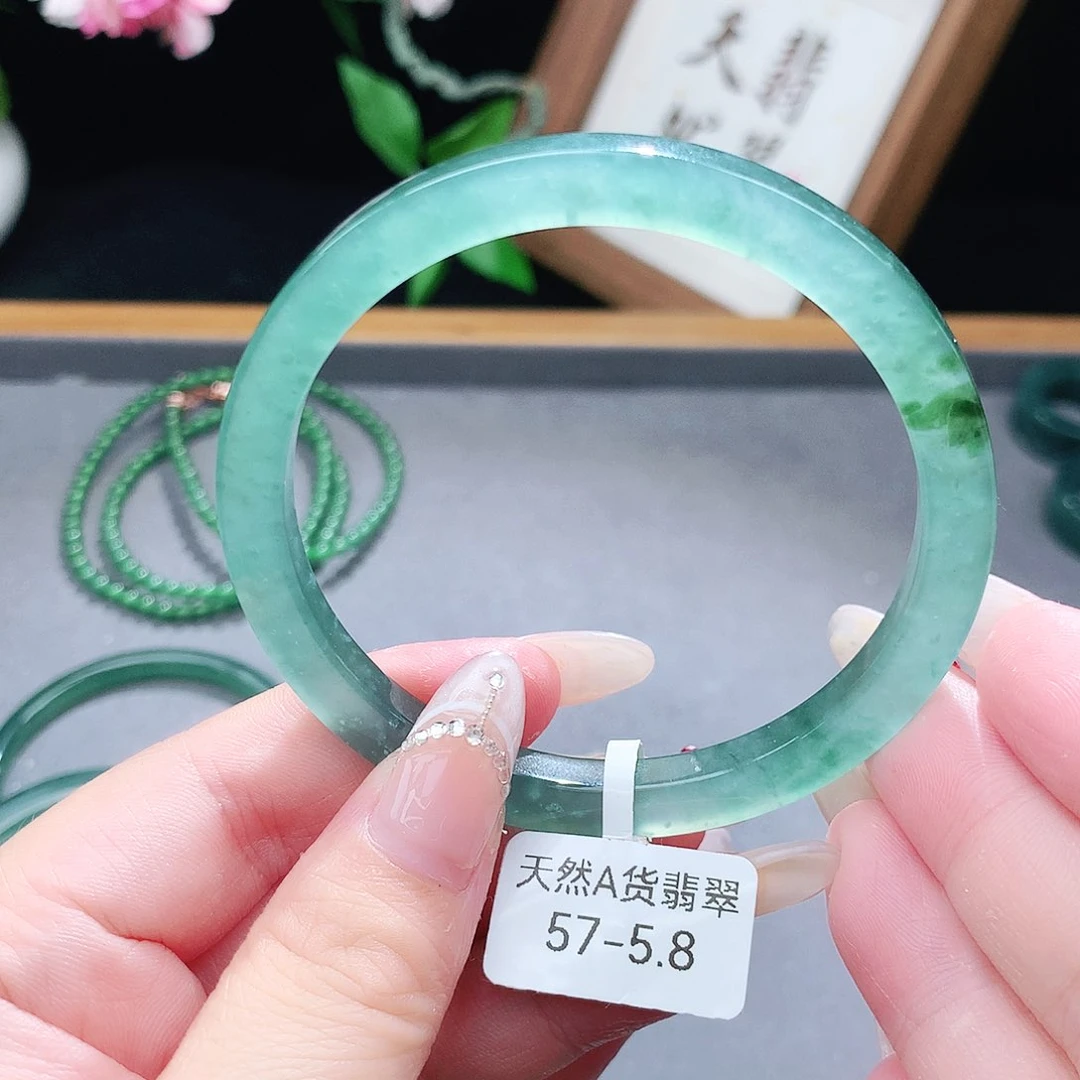 翡翠手镯（圆镯）未镶嵌