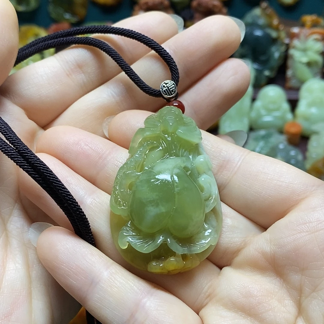 岫玉未镶嵌吊坠(赠链)