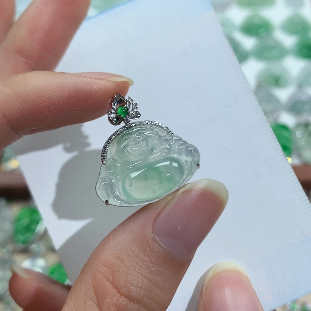 翡翠18K金镶嵌颈饰佛公