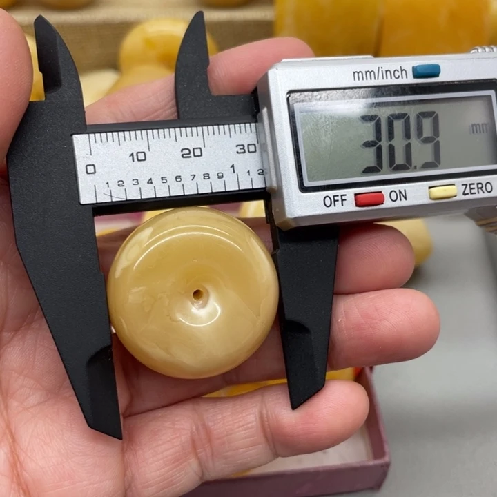 琥珀裸石未镶嵌蜜蜡