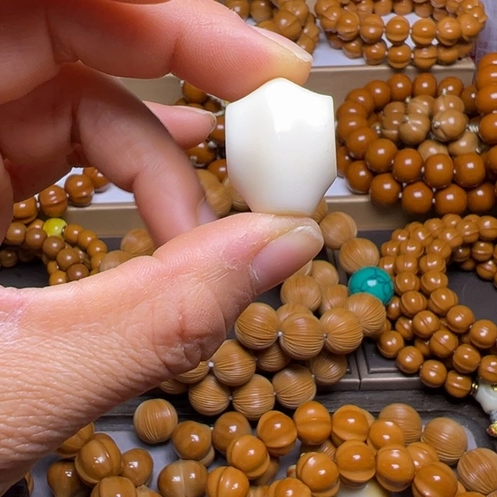 吊坠橄榄核聚宝盆