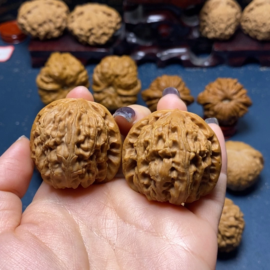 文玩核桃吊坠三角白003