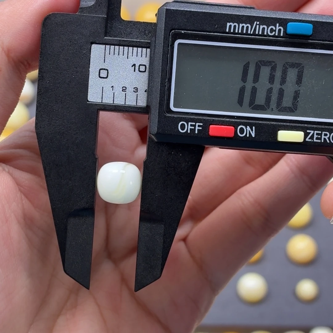 琥珀未镶嵌裸石乌料奶瓷白老型10mm