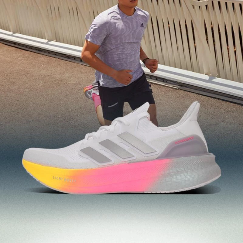 adidas阿迪达斯男鞋ULTRABOOST 5跑步鞋ID8810