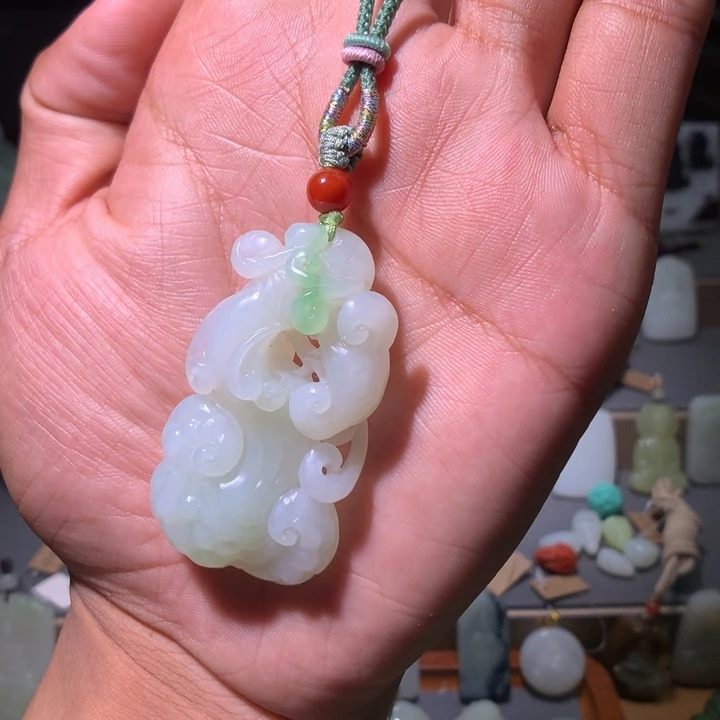 子***、和田玉未镶嵌颈饰