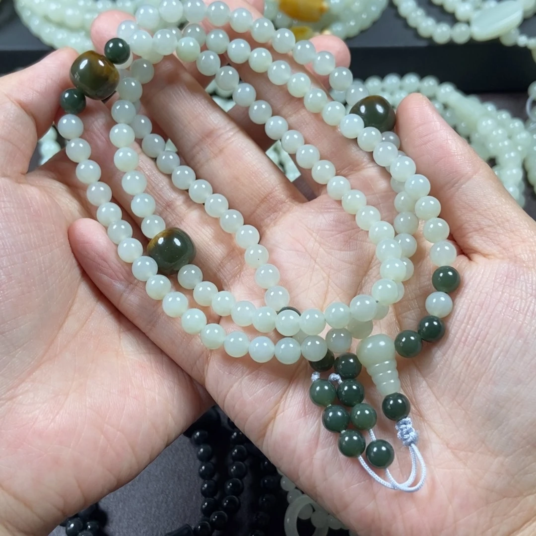 和田玉未镶嵌把件手持