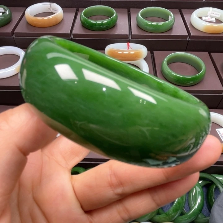 和田玉未镶嵌手镯