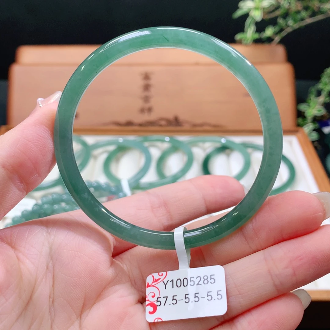 翡翠手镯未镶嵌天然