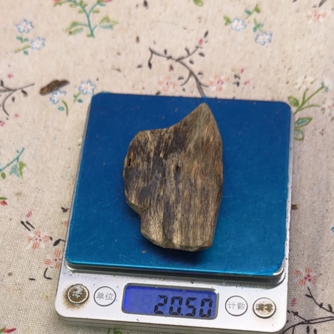 沉香碎屑沉香手把件20克