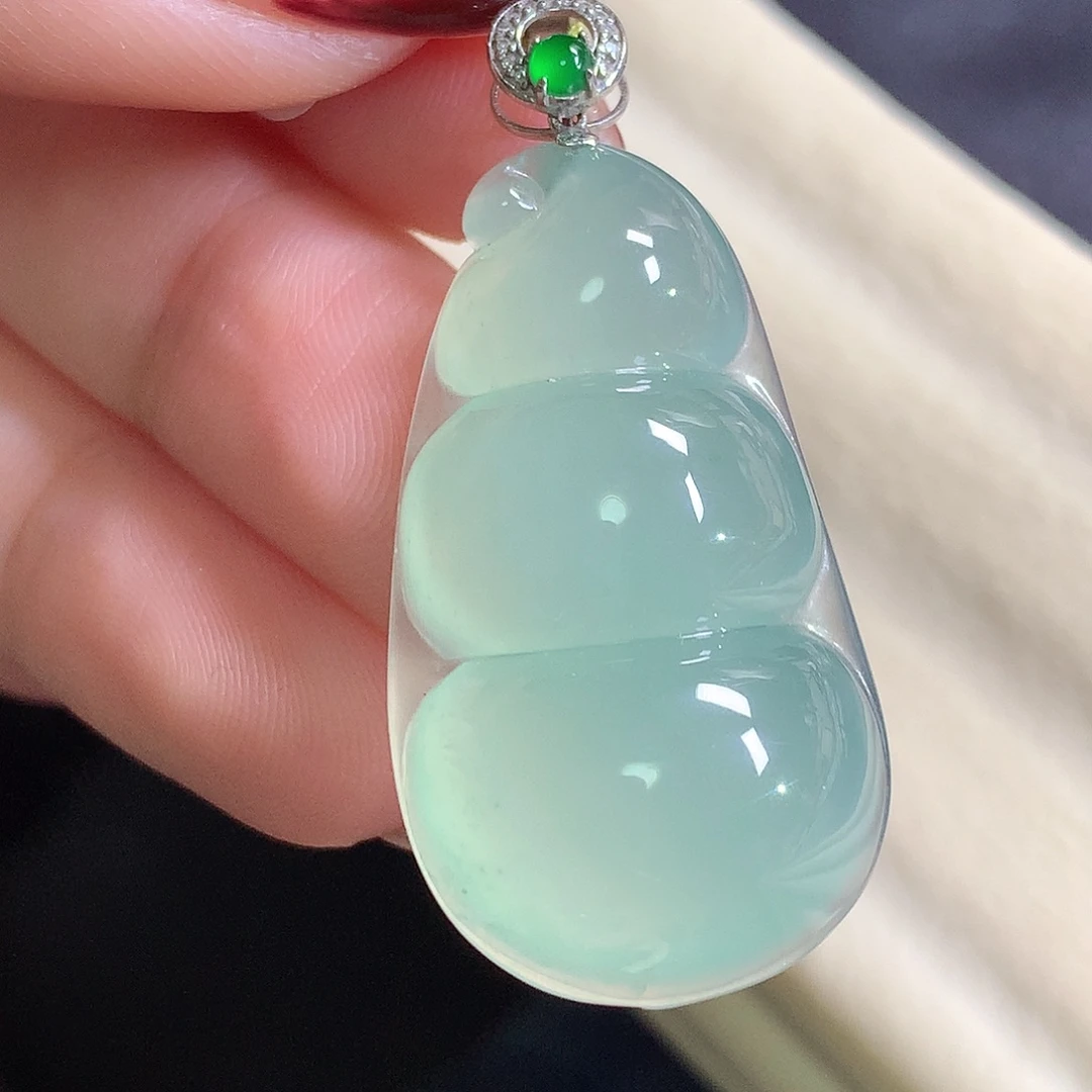翡翠18K金镶嵌颈饰豆子