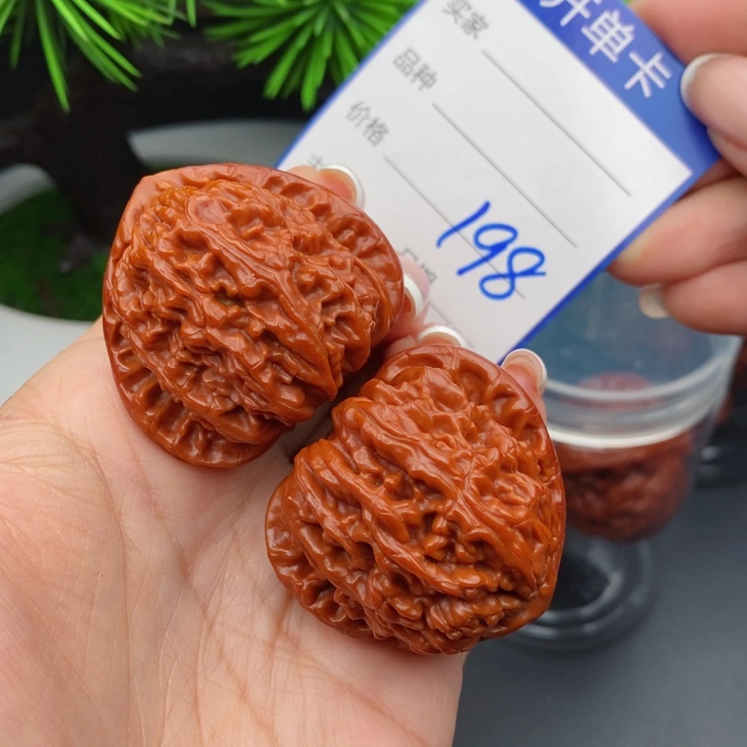 文玩核桃把件40三角白198