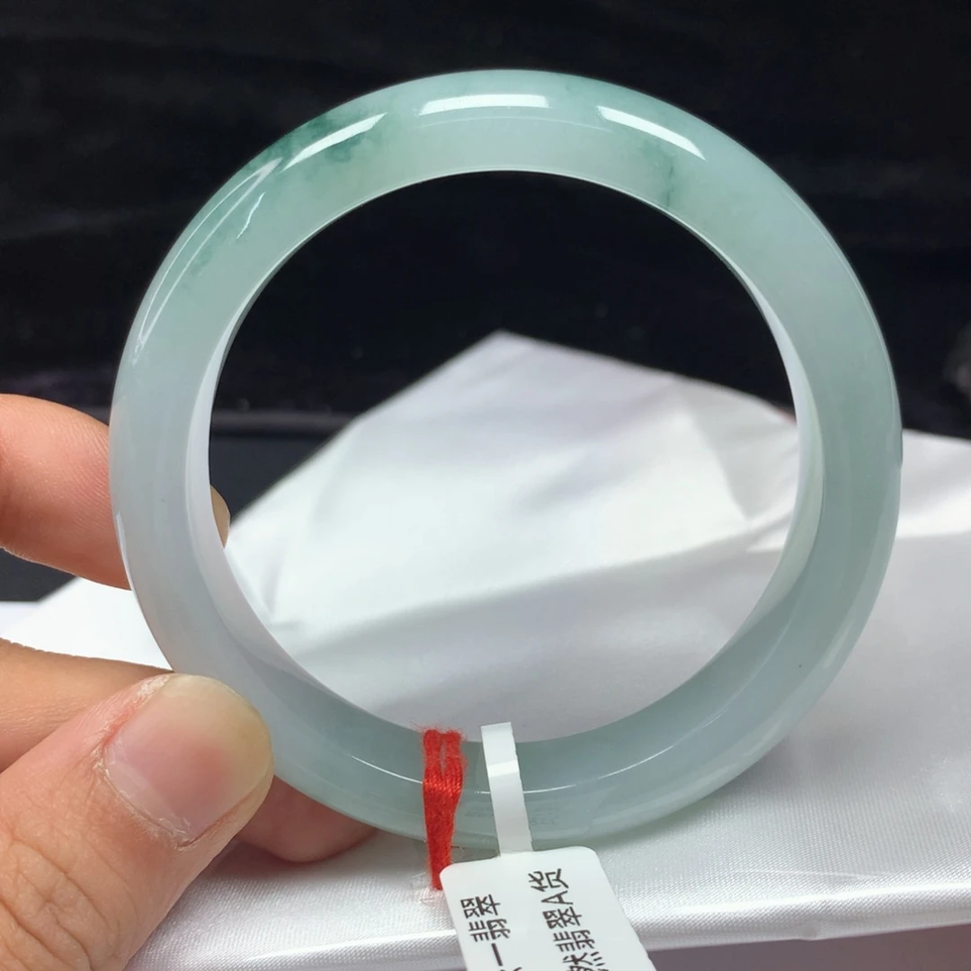 翡翠手镯（圆镯）未镶嵌56.7