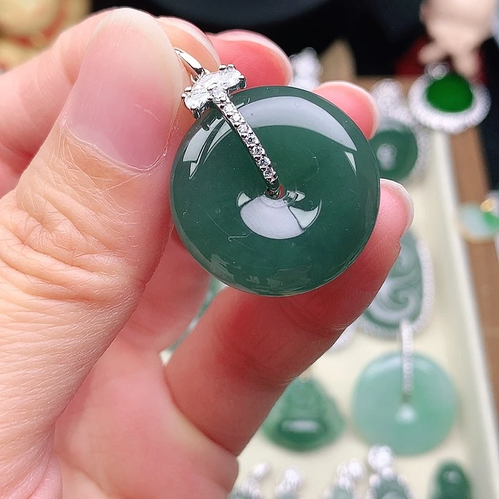 颈饰未镶嵌翡翠吊坠