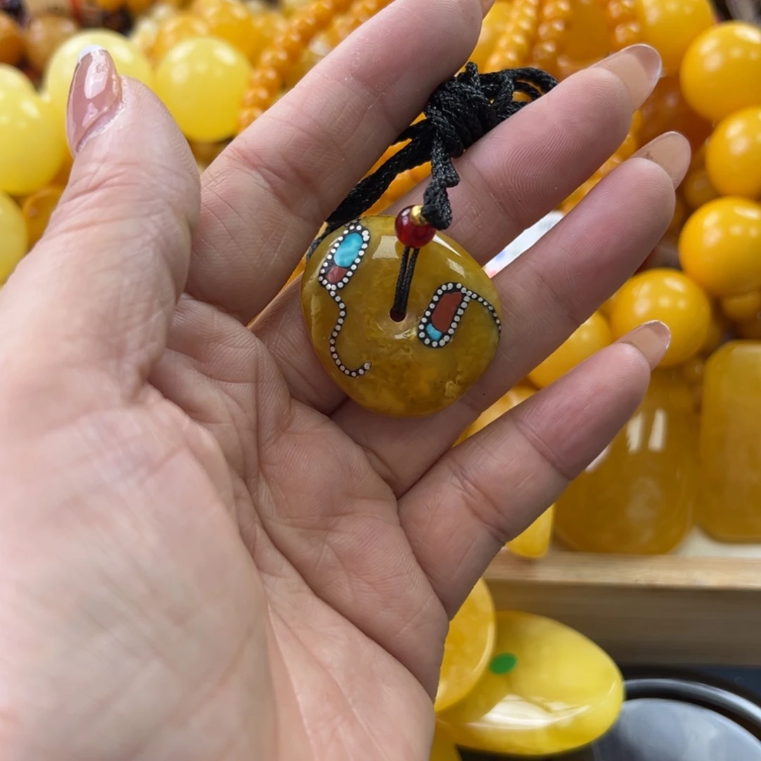未镶嵌琥珀珠宝奇石
