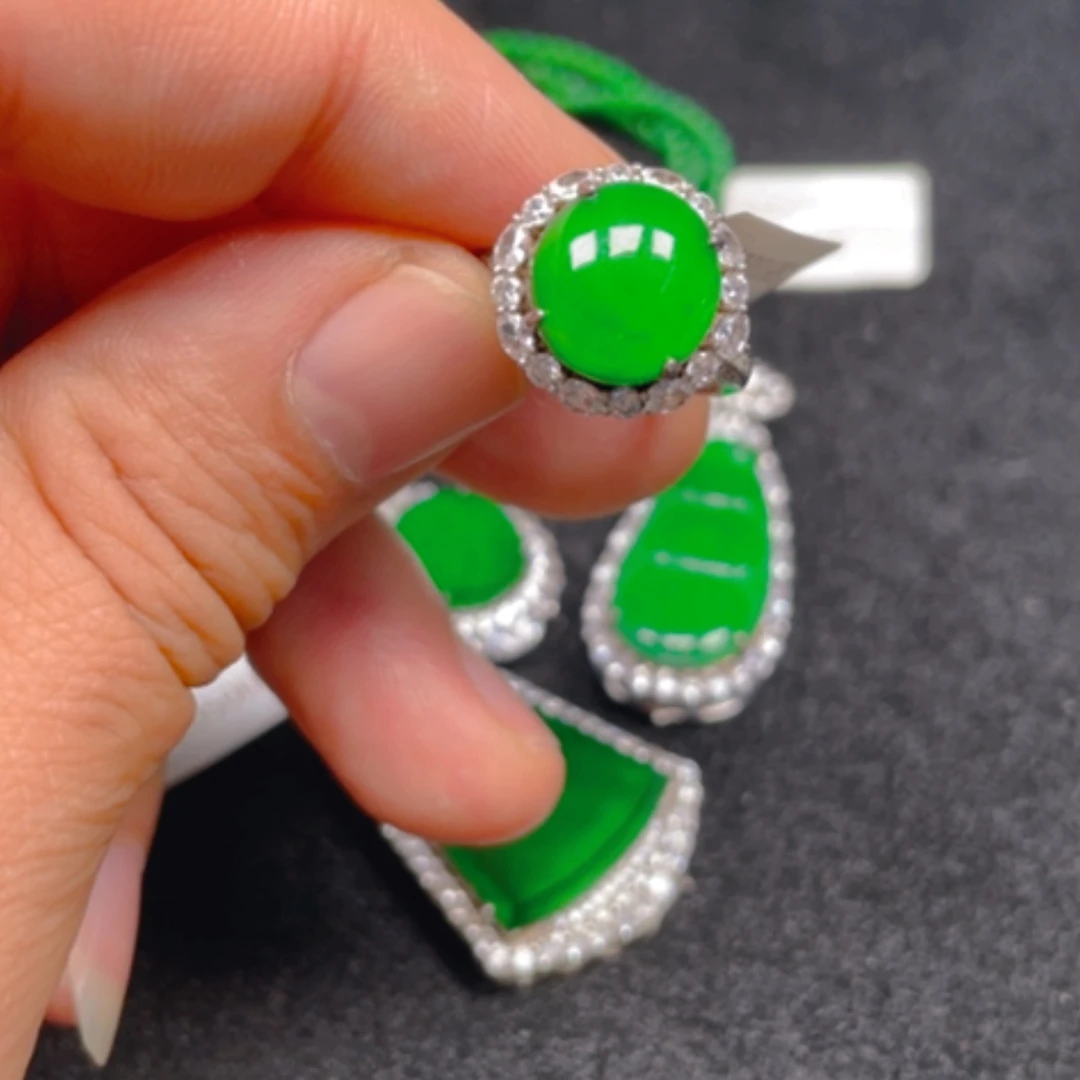 【闪购商品】颈饰银S925镶嵌翡翠戒指