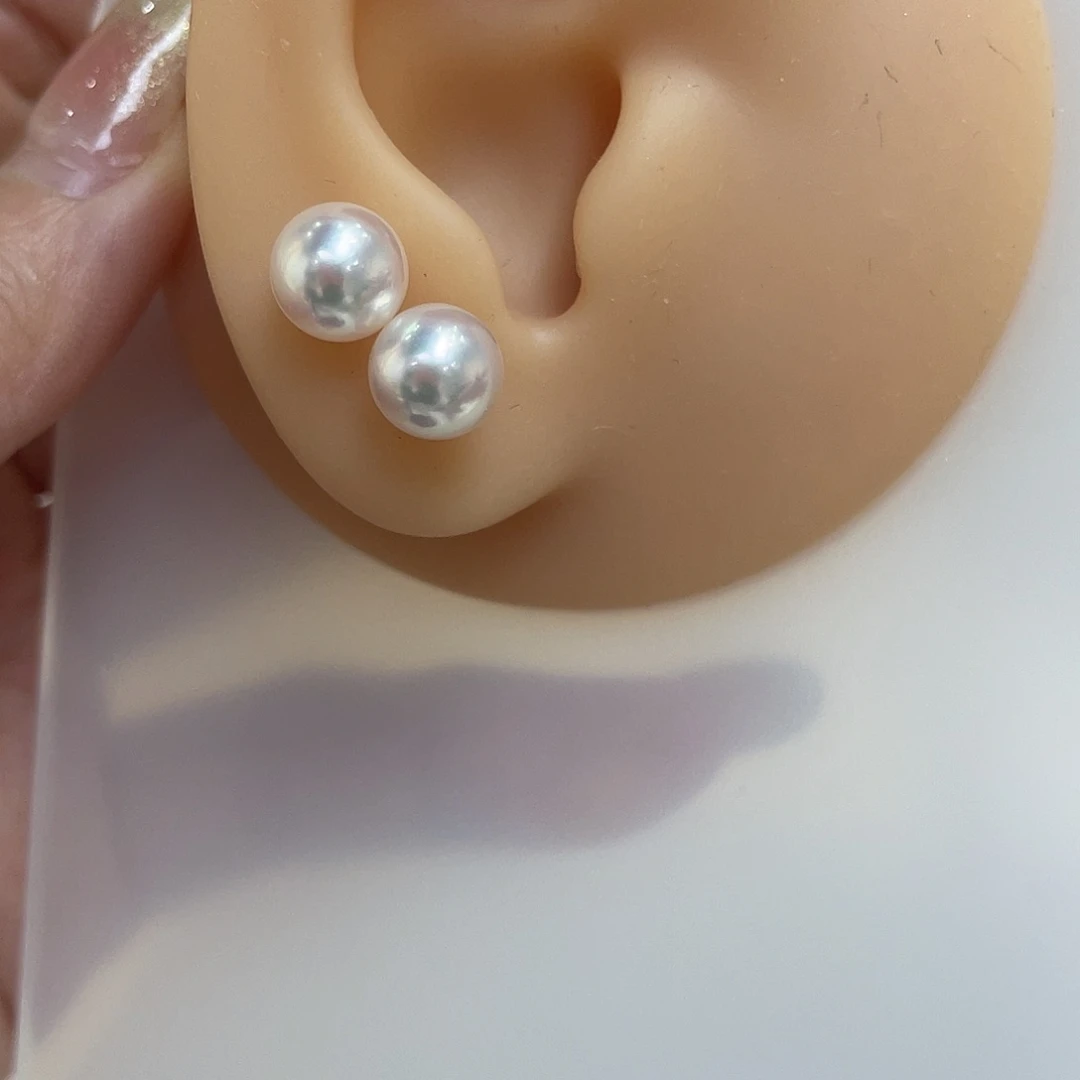 18K金镶嵌海水珍珠耳饰