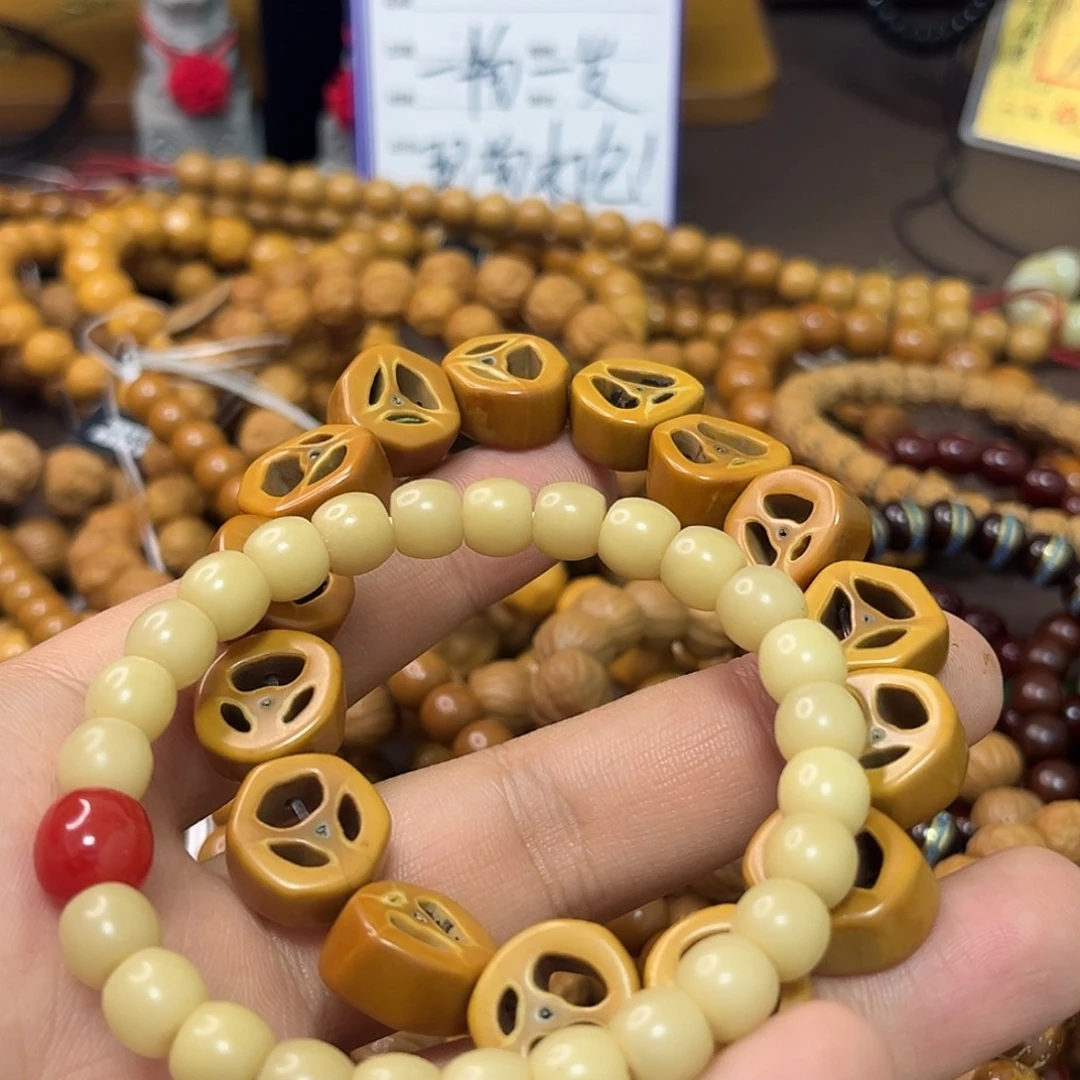 李***皮橄榄核雕刻菩提根