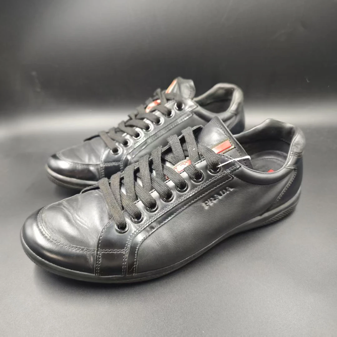 95新 Prada/普拉达 【福利】百搭潮流休闲黑色经典板鞋41码 xh152