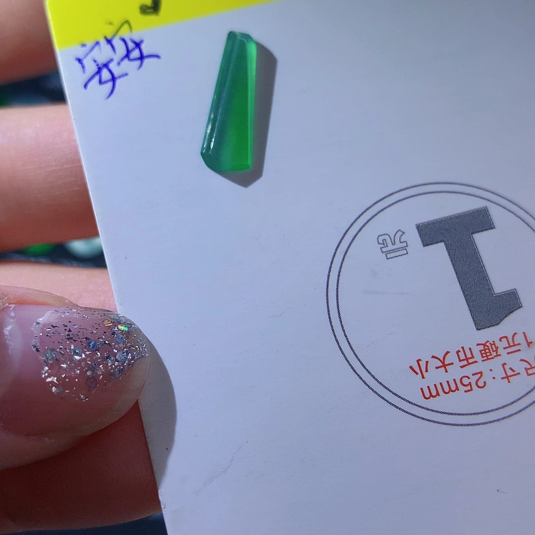 翡翠颈饰未镶嵌天然翡翠高冰切割