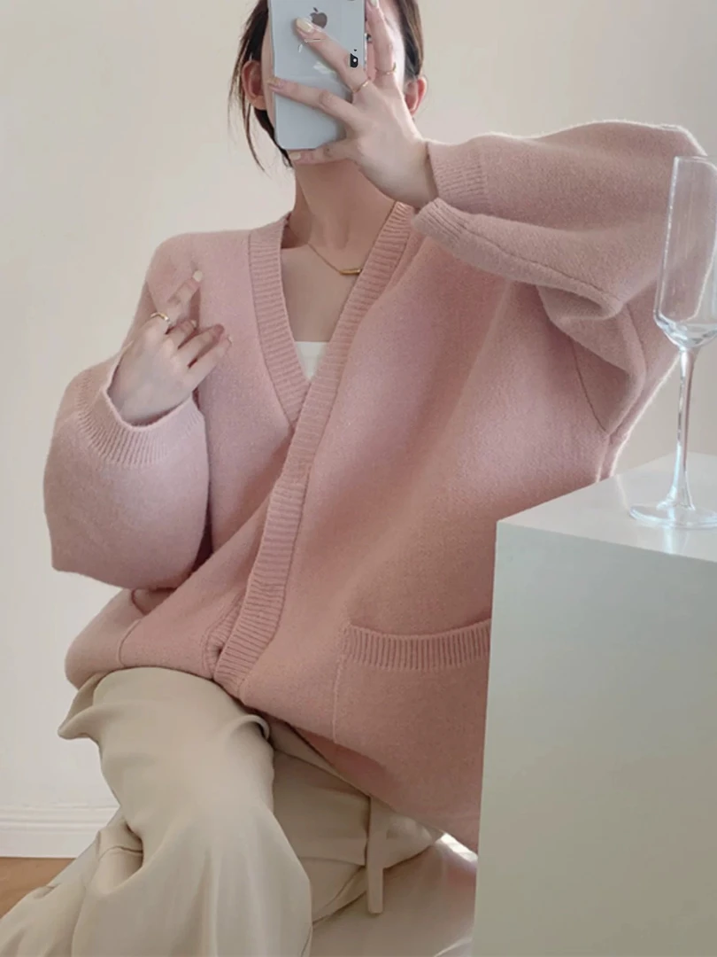 大码孕妇秋冬女上衣宽松V领慵懒风中长款毛衣外套开衫温柔百搭184