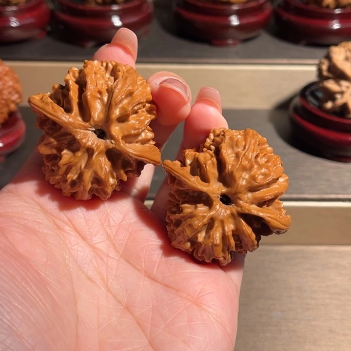 文玩核桃吊坠苹果园