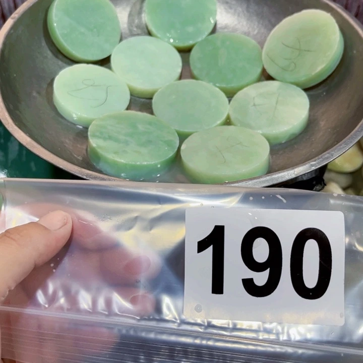 唯***变蛇纹石玉未镶嵌岫玉