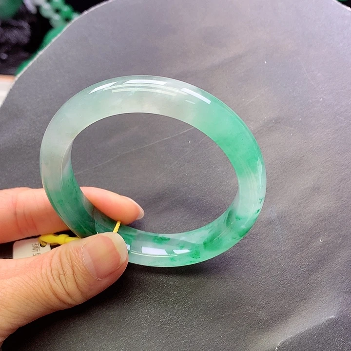 未镶嵌手镯石英质玉