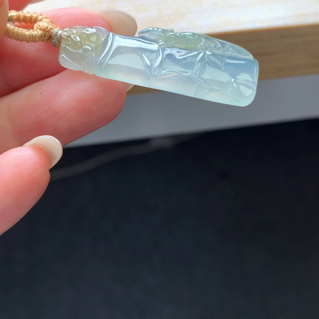 翡翠未镶嵌颈饰吊坠