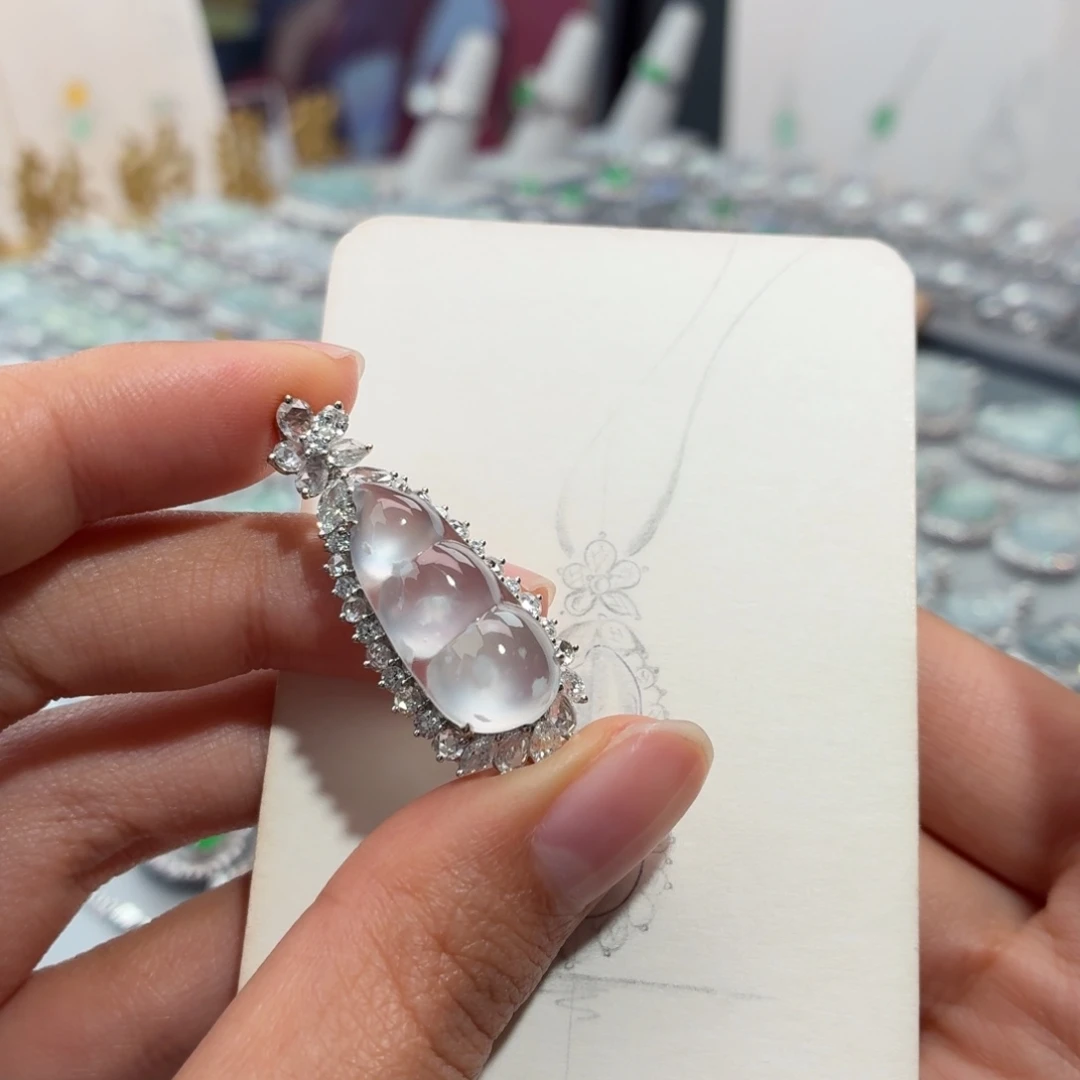 翡翠18K金镶嵌颈饰