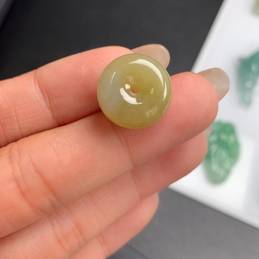 翡翠未镶嵌颈饰平安扣