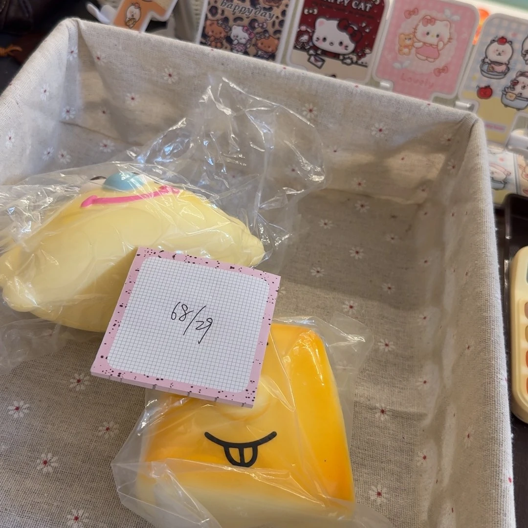 塑料慢回解压玩具