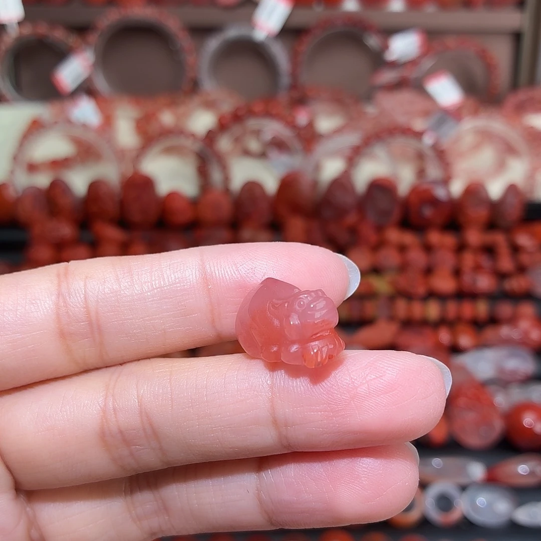 南红玛瑙未镶嵌颈饰貔貅