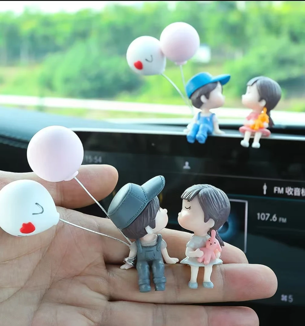 2025款网红车内车载饰品可爱情侣娃娃后视镜中控台摆件装饰品
