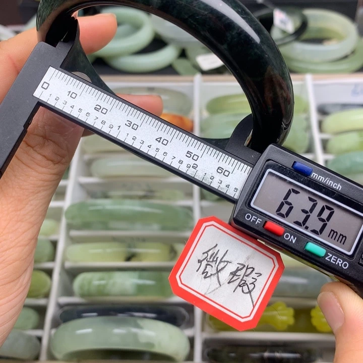 蛇纹石玉未镶嵌手镯585