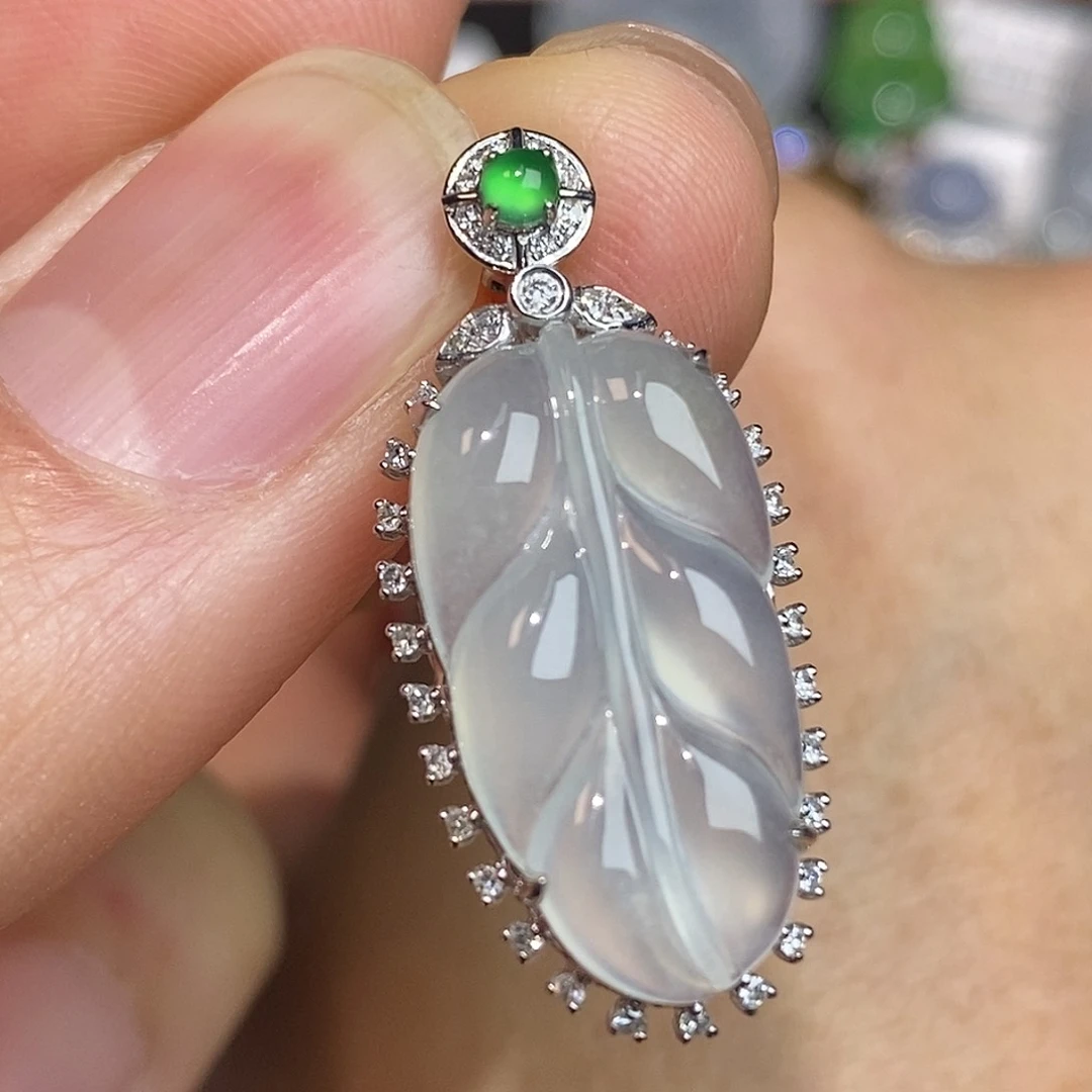 翡翠颈饰18K金镶嵌叶子