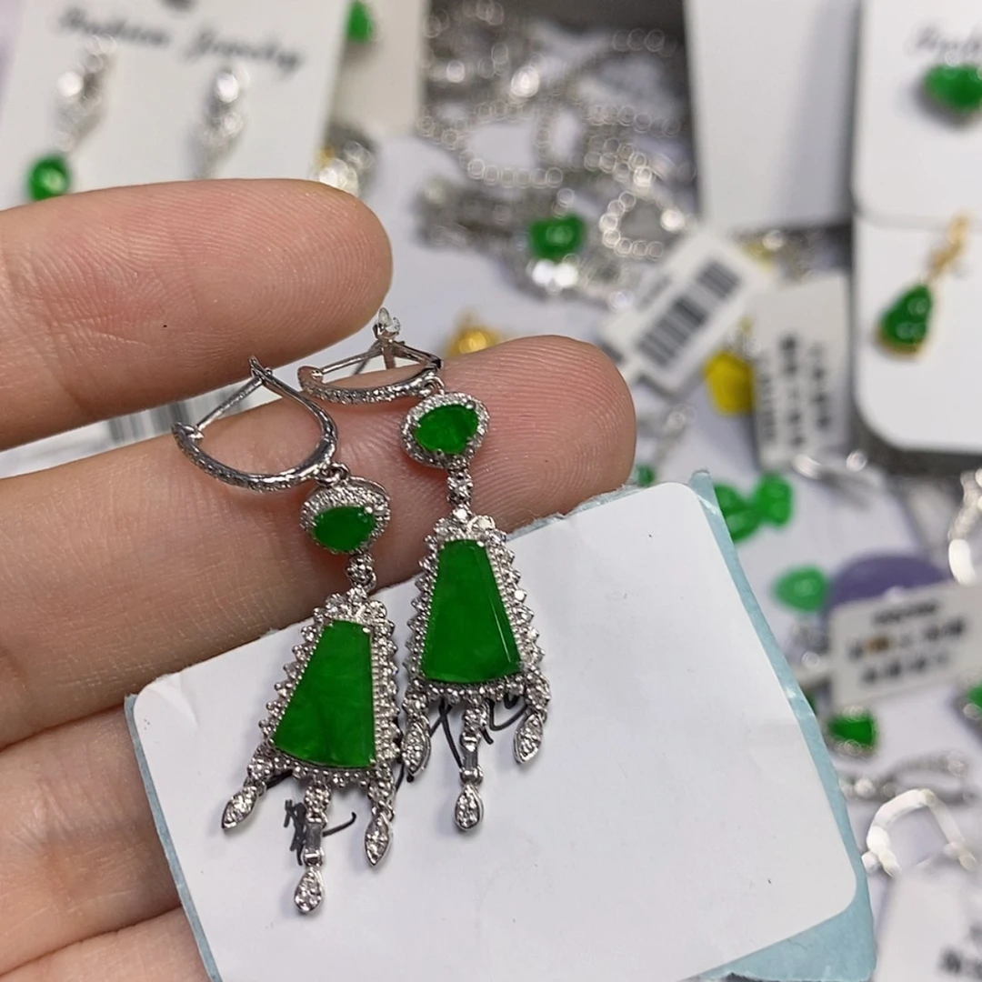 【闪购商品】颈饰18K金镶嵌翡翠暖**院耳环