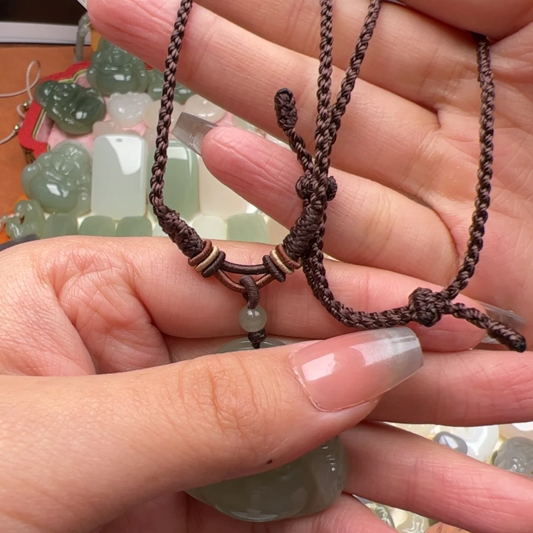 和田玉颈饰未镶嵌我***@