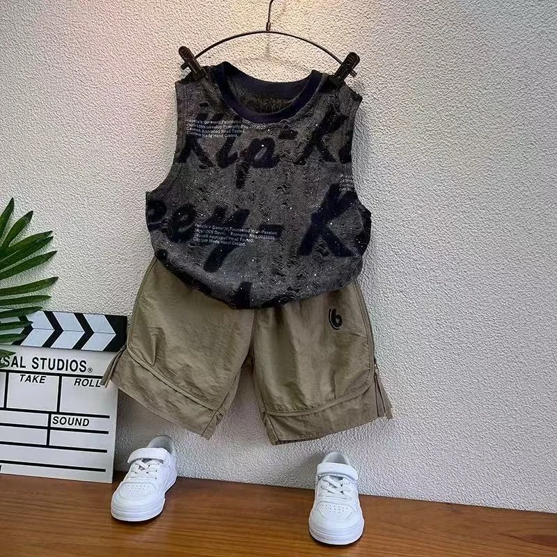 男童夏季字母破洞背心T恤2025新款儿童宝宝圆领薄款洋气无袖上衣