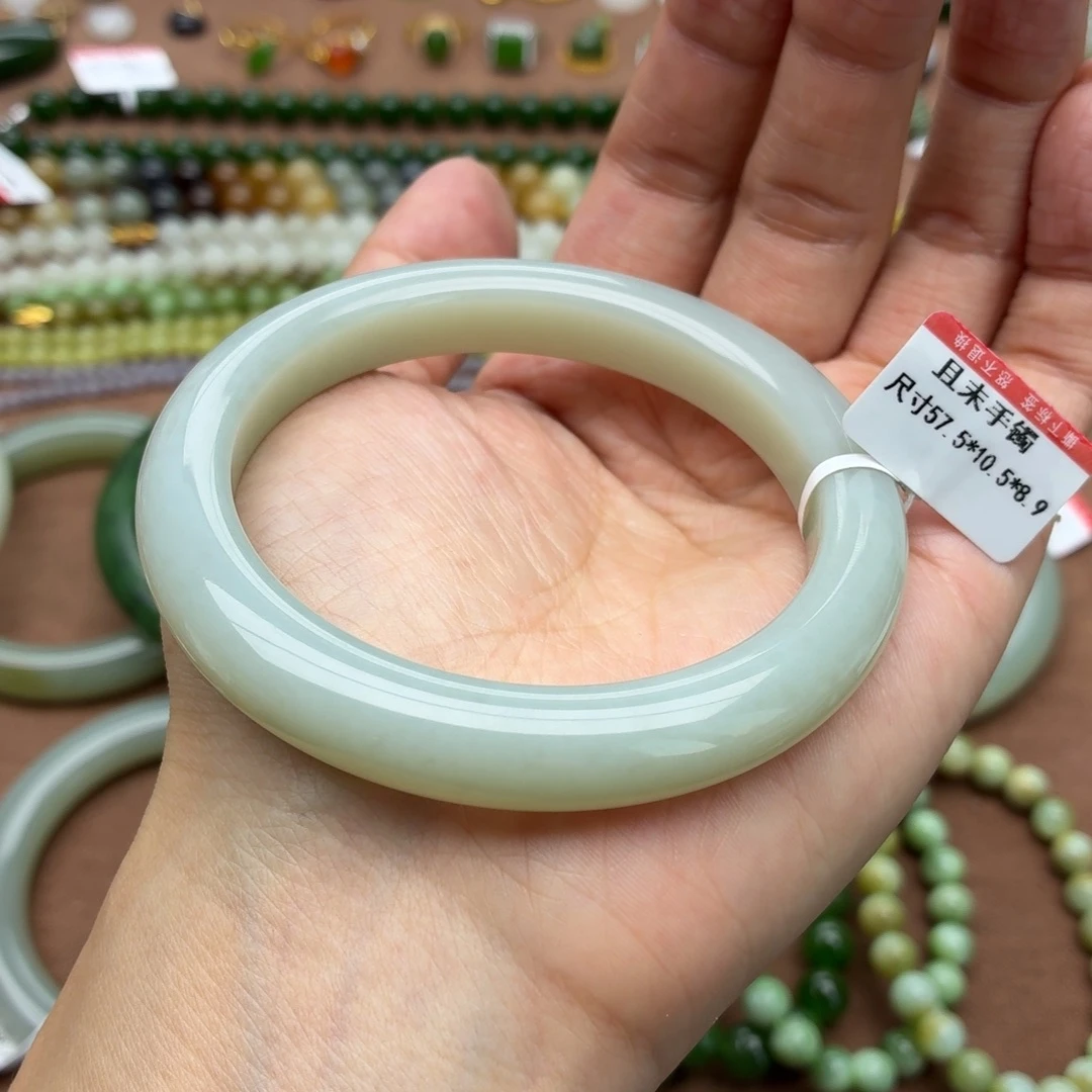 和田玉未镶嵌手镯57圈