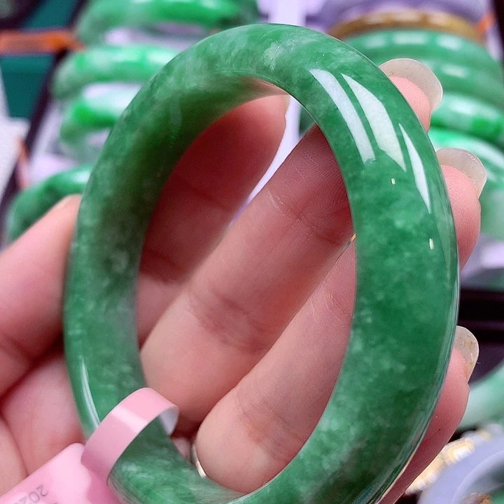 翡翠未镶嵌手镯翡翠