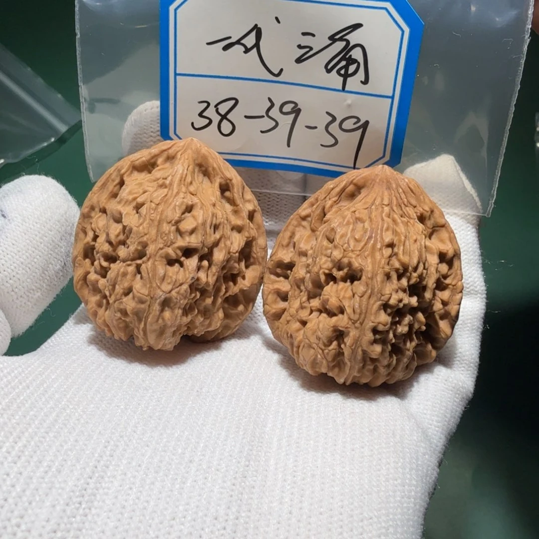 文玩核桃吊坠38号村三角