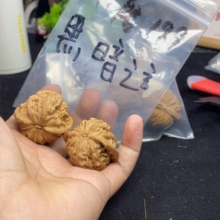 文玩核桃把件黑**主磨盘