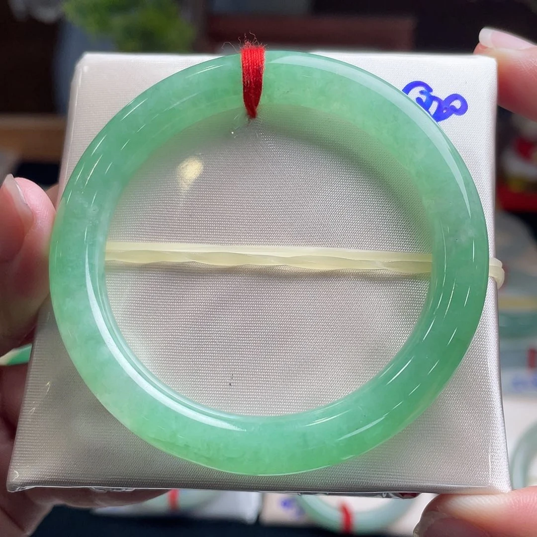 翡翠手镯未镶嵌51.9冰绿满色