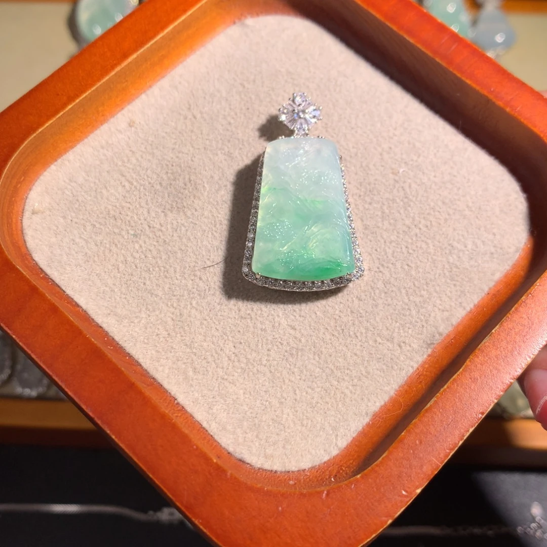 翡翠银S925镶嵌颈饰山水牌