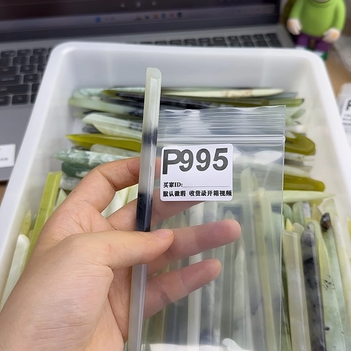 失***包蛇纹石玉未镶嵌发饰